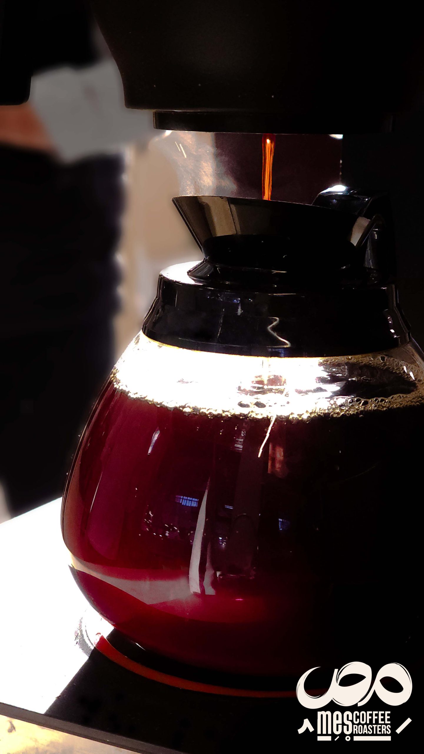 دم آوری قهوه دمی با دستگاه فیلتردار کافه