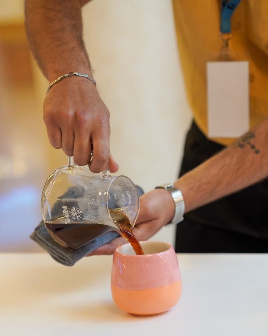 سرو نوشیدنی در مسابقات قهوه دم آوری ایران